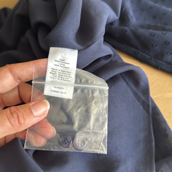 Talbots ClipDot Blue Sheer Sleeve Button Down Blouse Career Evening Petite Large - Picture 10 of 10